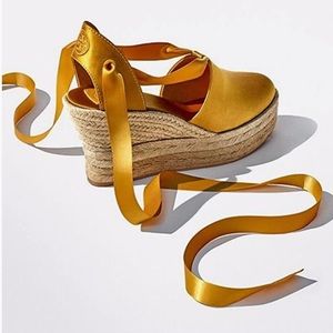 NEW Tory Burch Satin Ankle Wrap Wedge Espadrilles Gold size 8